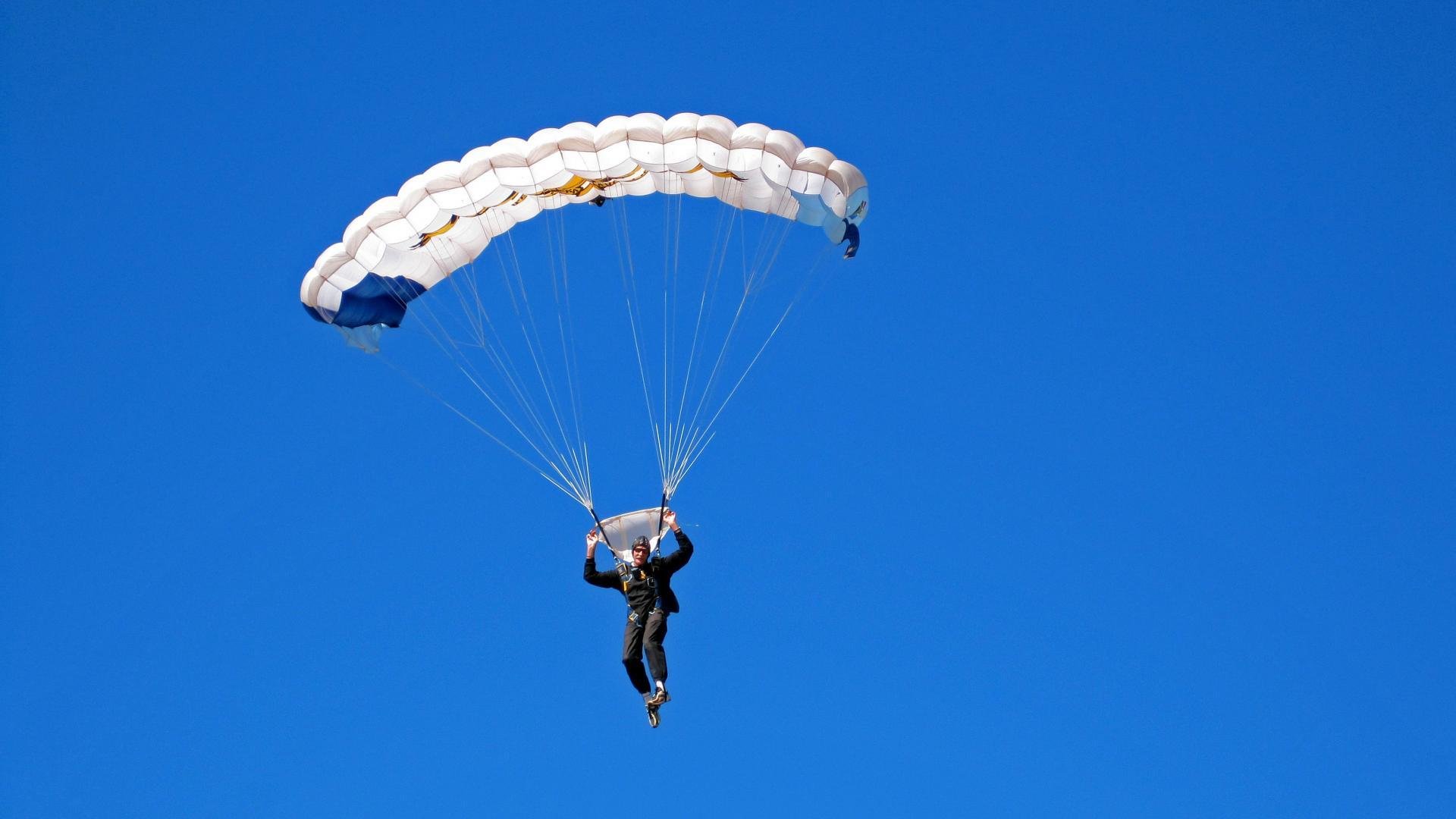 克莱尔·温斯坦状态在线 全力挑战自我，莱温斯基给克林顿